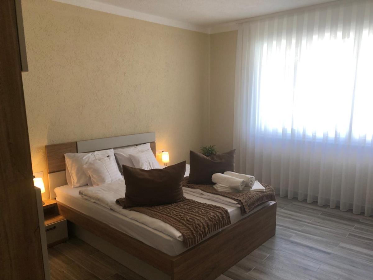 Central House Oradea Exterior foto
